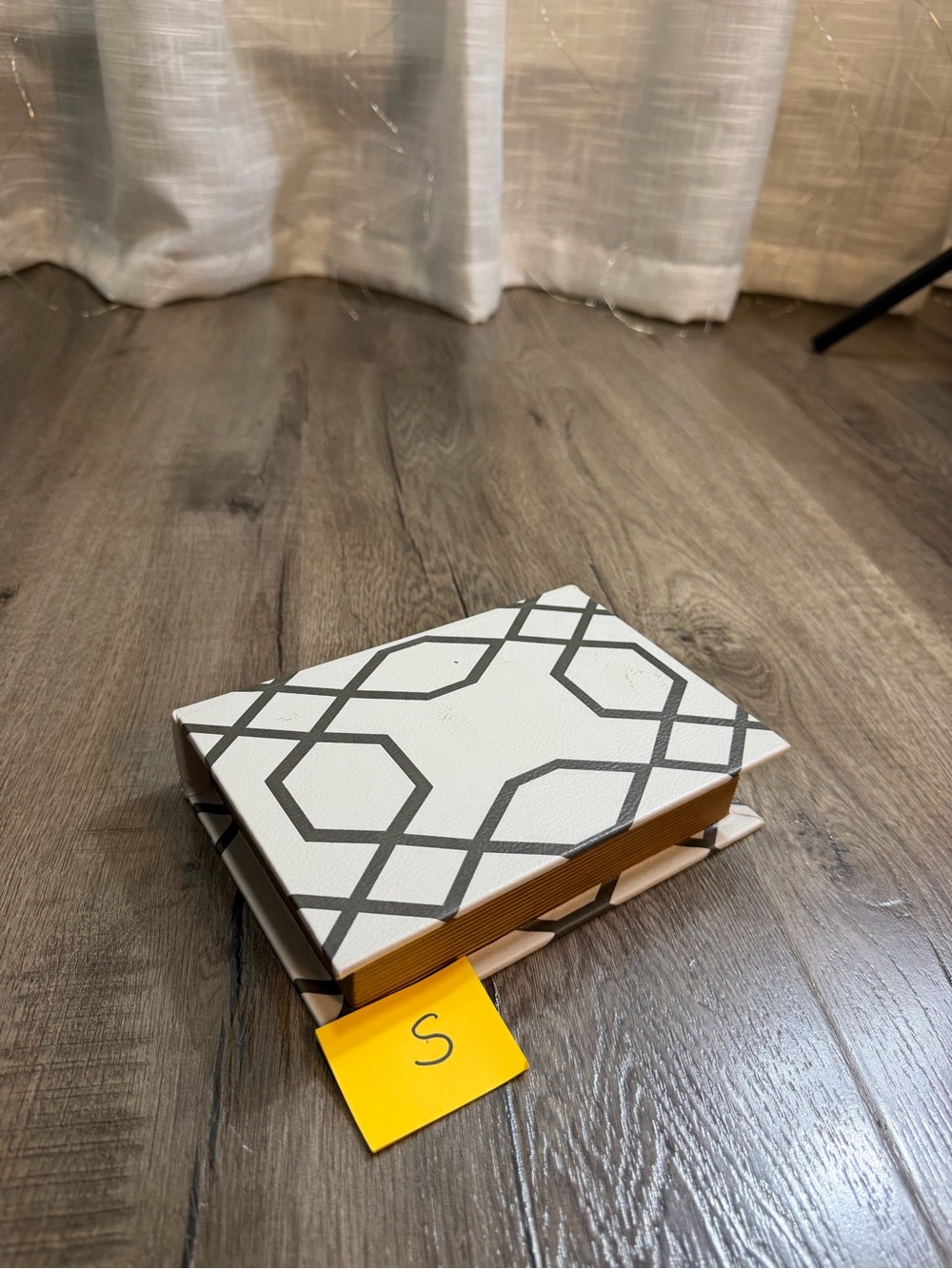 Geometric Pattern Small Box - Cream & Gray